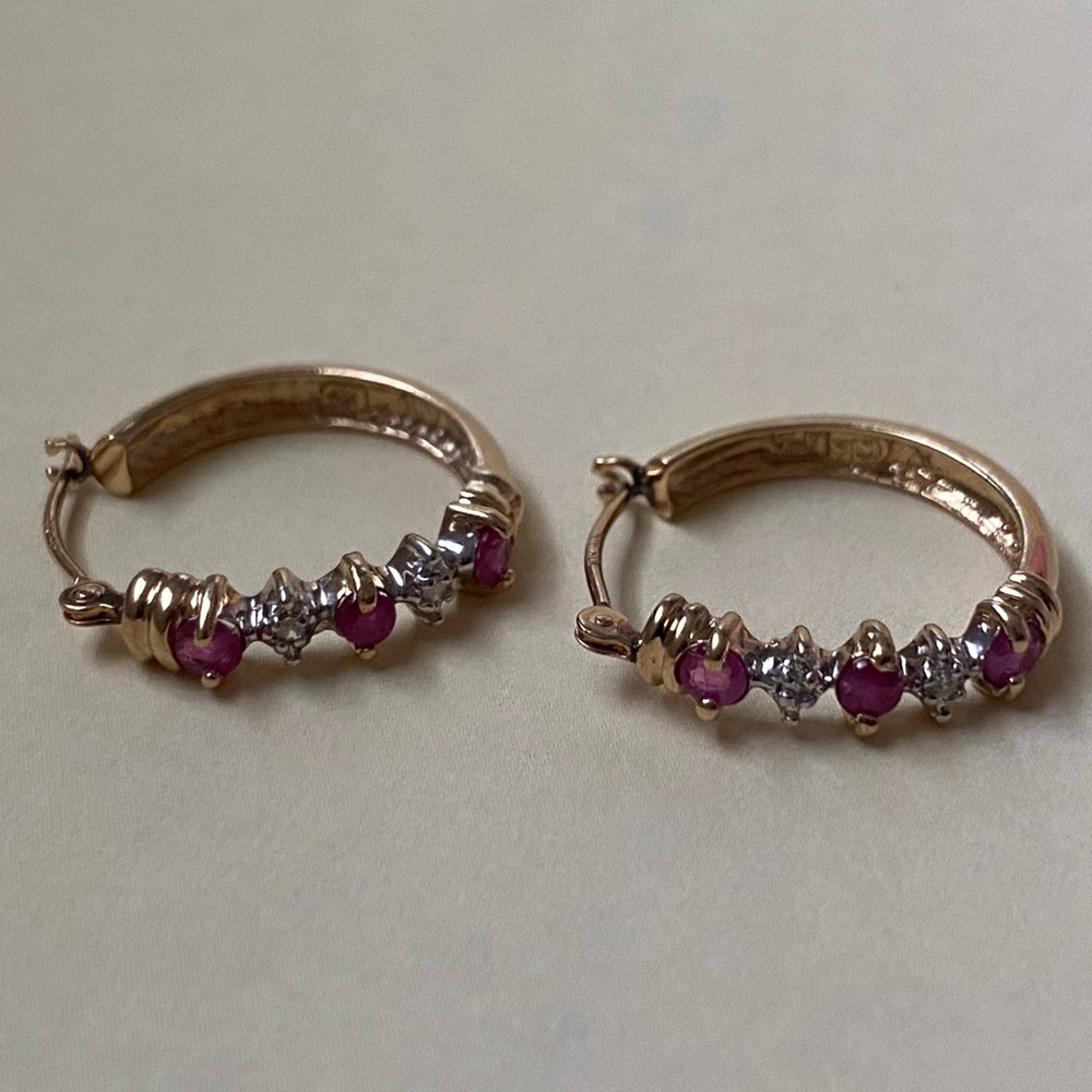 Solid 10K Gold 2~Natural clear gem & 3~red gemstones. Hoop Earrings. Great cond! - Picture 4 of 9